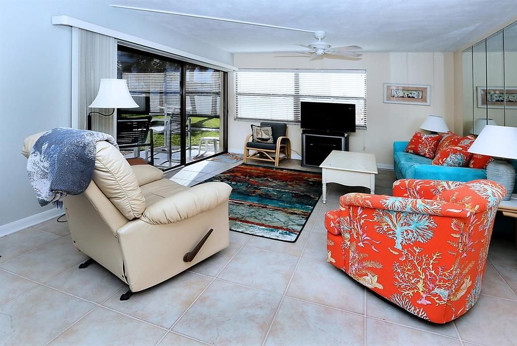 出租: $4,200 (2 贝兹, 2 浴室, 1080 平方英尺)