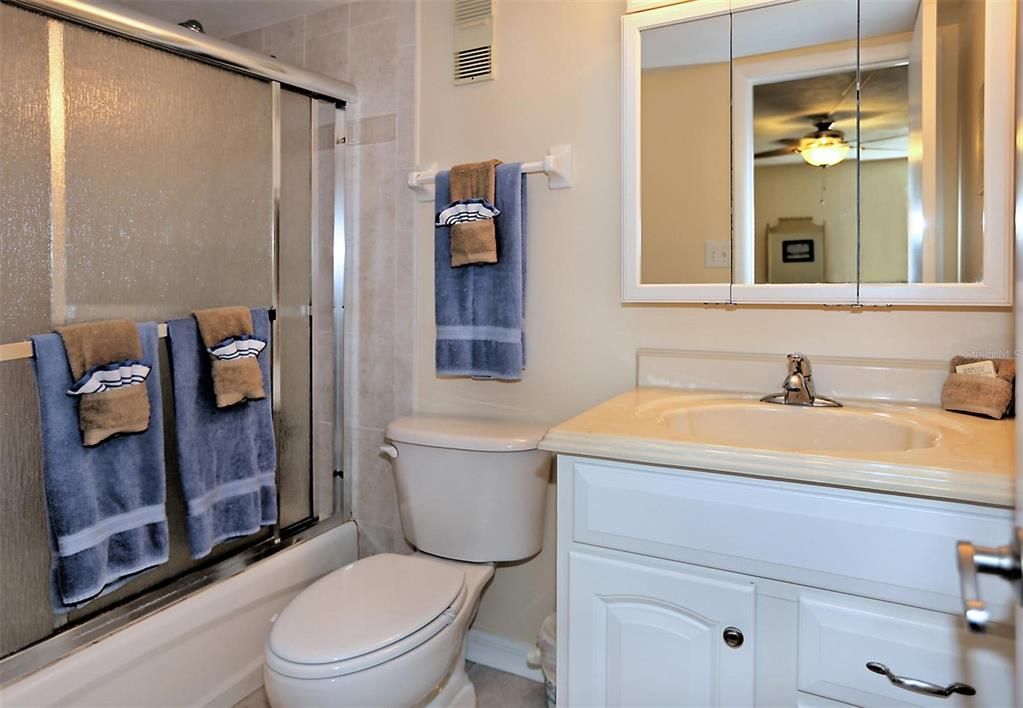 出租: $4,200 (2 贝兹, 2 浴室, 1080 平方英尺)