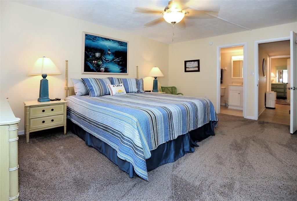 出租: $4,200 (2 贝兹, 2 浴室, 1080 平方英尺)