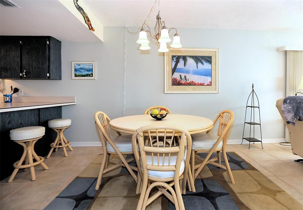 出租: $4,200 (2 贝兹, 2 浴室, 1080 平方英尺)