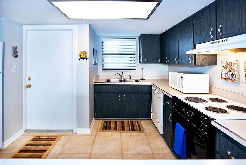 出租: $4,200 (2 贝兹, 2 浴室, 1080 平方英尺)