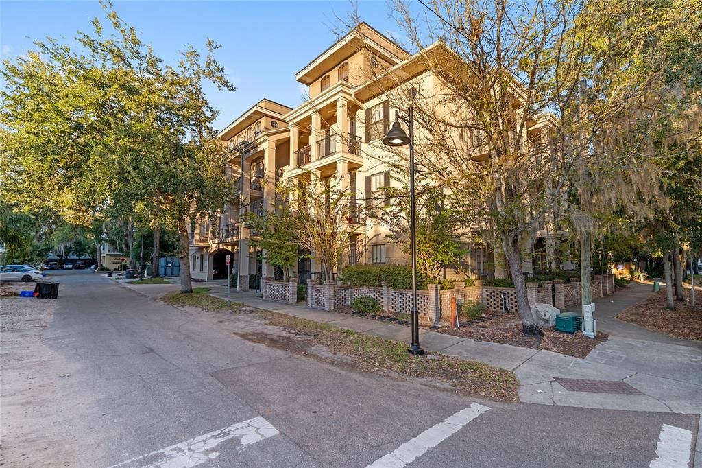 En Venta: $385,000 (2 camas, 3 baños, 1248 Pies cuadrados)