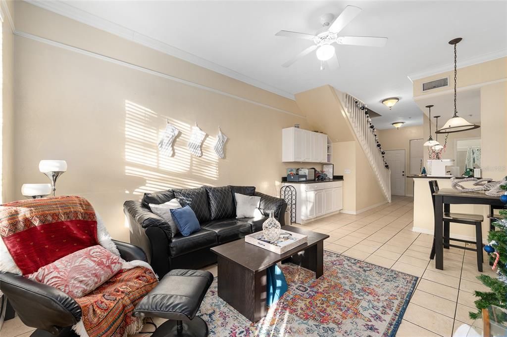 En Venta: $385,000 (2 camas, 3 baños, 1248 Pies cuadrados)