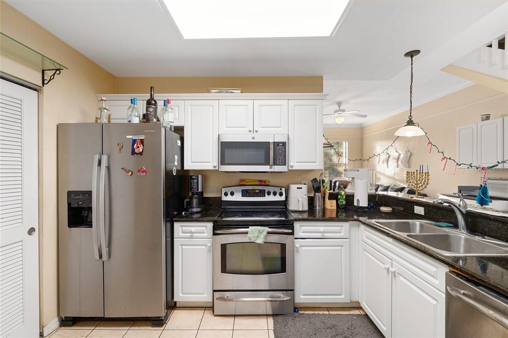 En Venta: $385,000 (2 camas, 3 baños, 1248 Pies cuadrados)