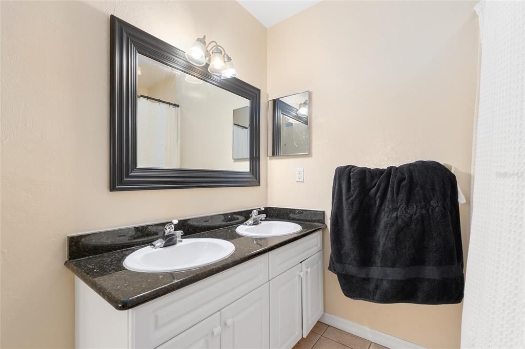 En Venta: $385,000 (2 camas, 3 baños, 1248 Pies cuadrados)