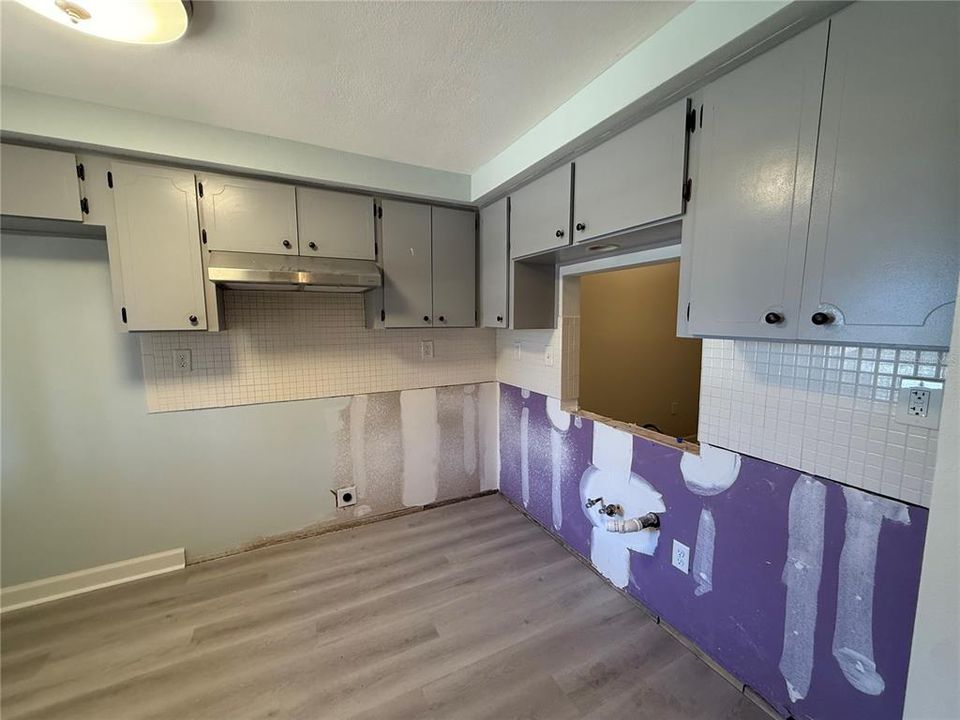 На продажу: $100,000 (2 спален, 1 ванн, 975 Квадратных фут)