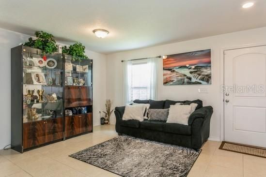 For Sale: $299,000 (3 beds, 2 baths, 1708 Square Feet)