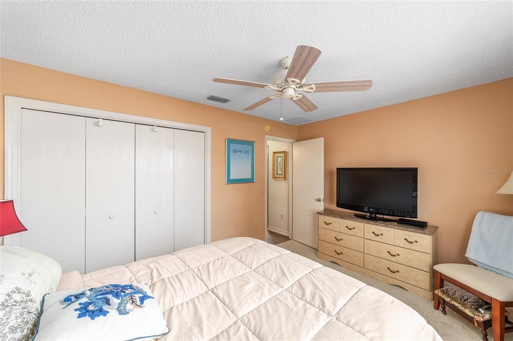 Activo con contrato: $299,999 (3 camas, 2 baños, 1240 Pies cuadrados)