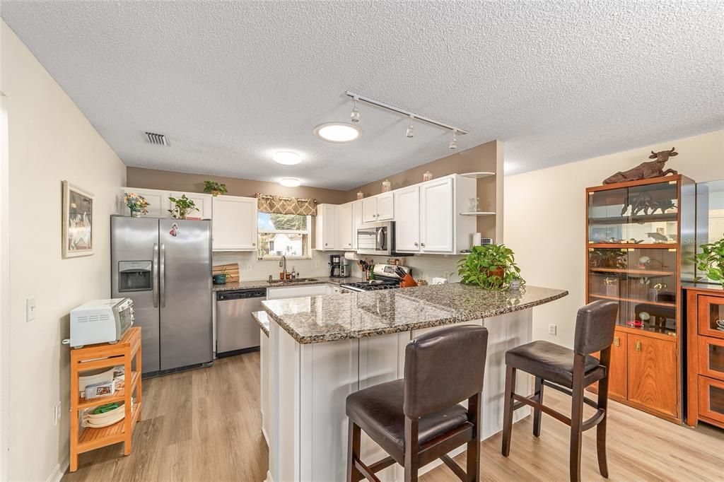 Activo con contrato: $299,999 (3 camas, 2 baños, 1240 Pies cuadrados)