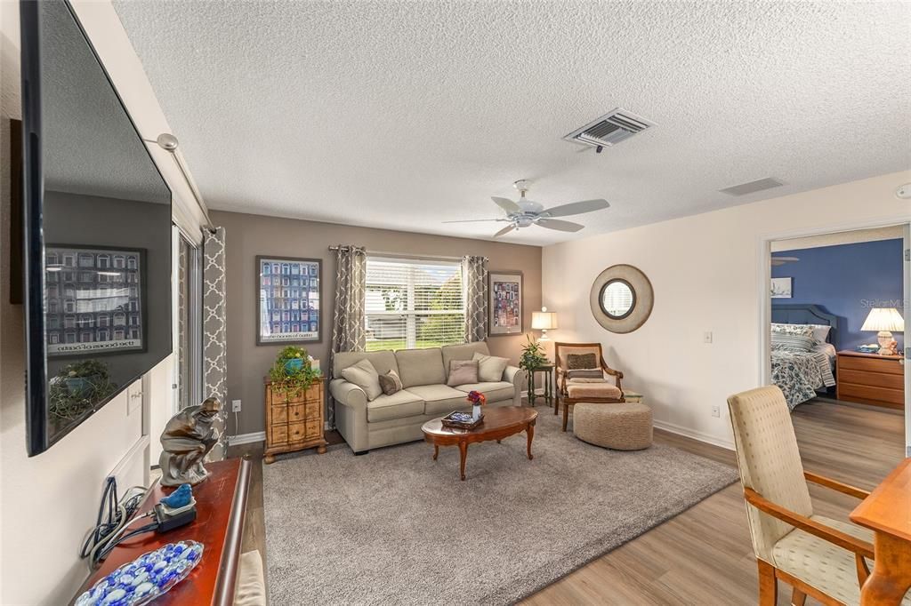 Activo con contrato: $299,999 (3 camas, 2 baños, 1240 Pies cuadrados)