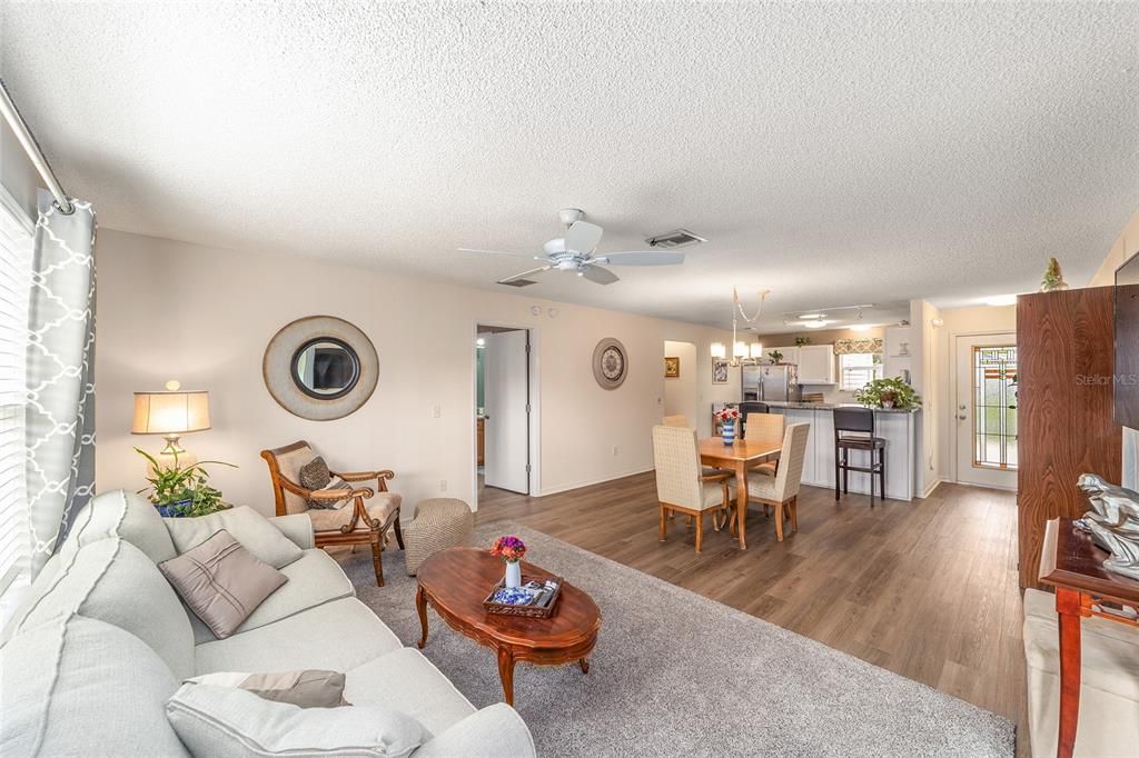 Activo con contrato: $299,999 (3 camas, 2 baños, 1240 Pies cuadrados)