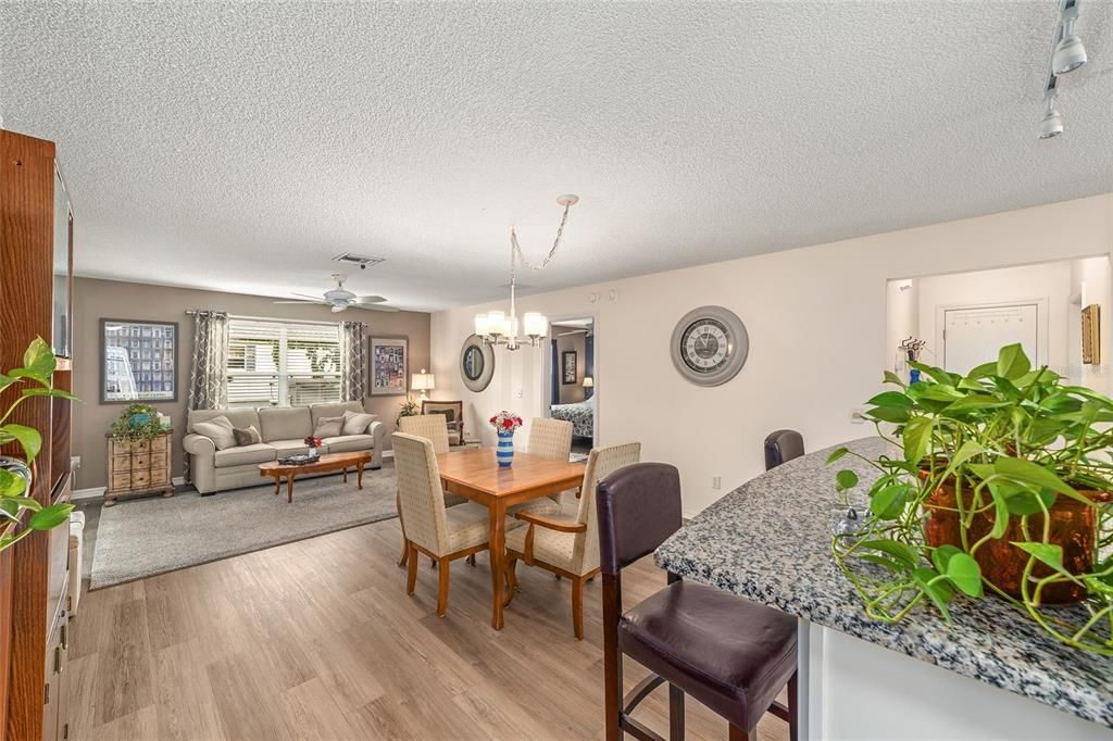 Activo con contrato: $299,999 (3 camas, 2 baños, 1240 Pies cuadrados)