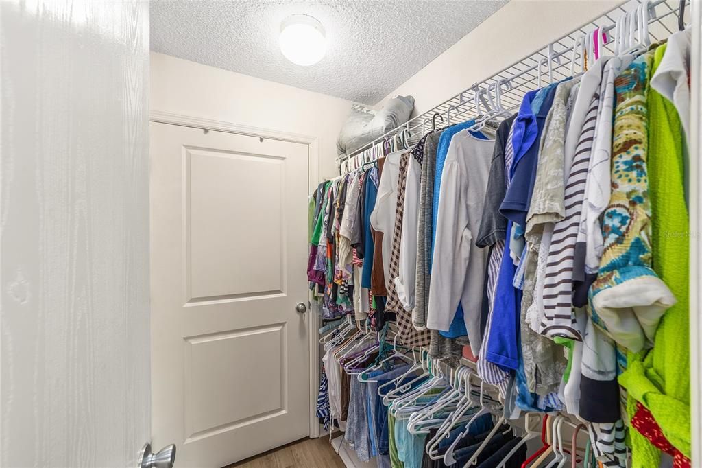 Activo con contrato: $299,999 (3 camas, 2 baños, 1240 Pies cuadrados)