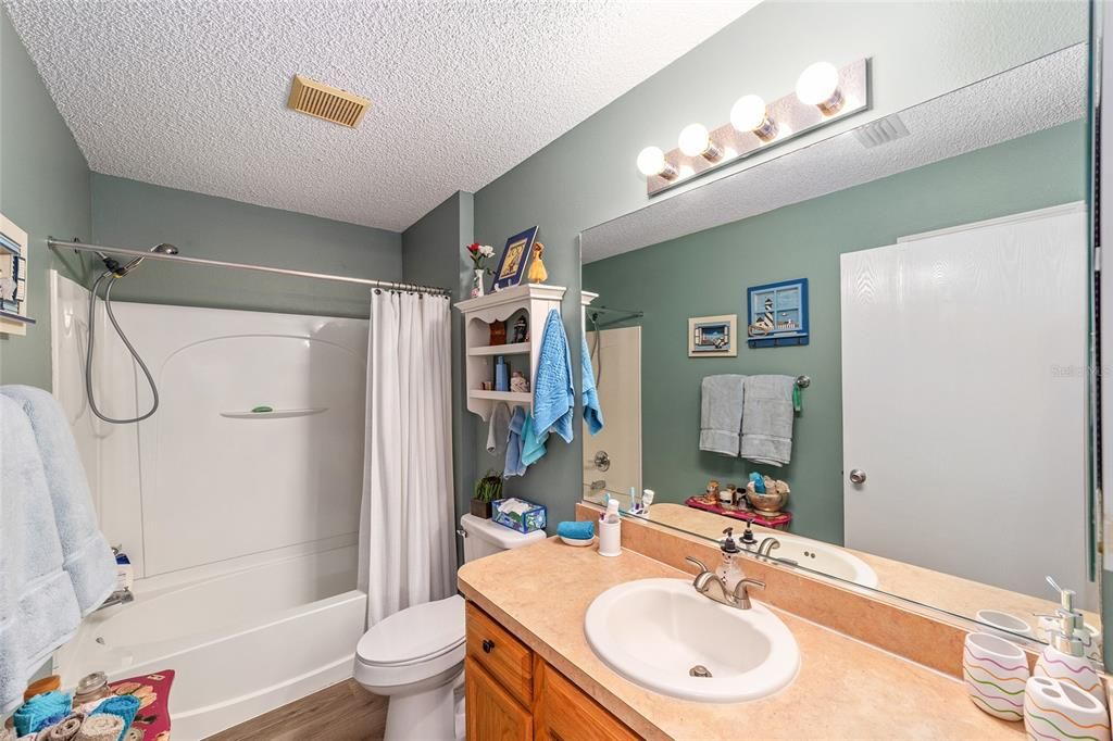 Activo con contrato: $299,999 (3 camas, 2 baños, 1240 Pies cuadrados)