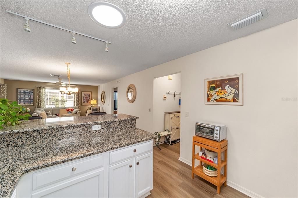 Activo con contrato: $299,999 (3 camas, 2 baños, 1240 Pies cuadrados)