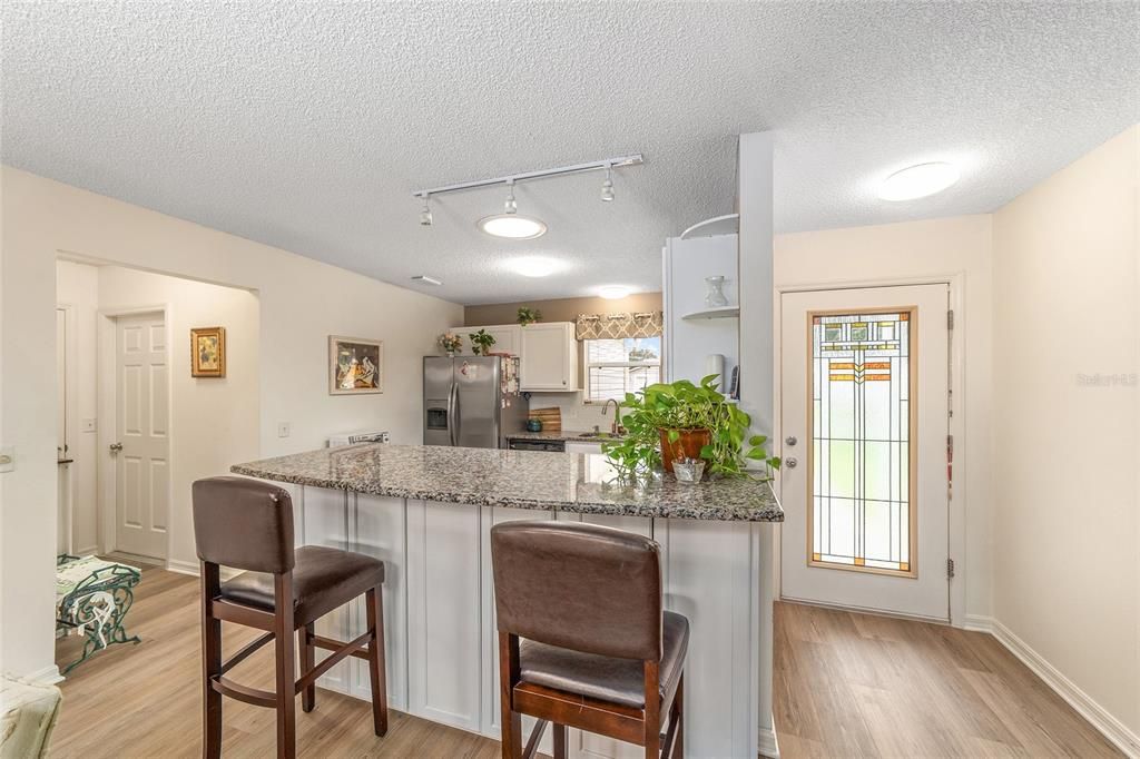 Activo con contrato: $299,999 (3 camas, 2 baños, 1240 Pies cuadrados)