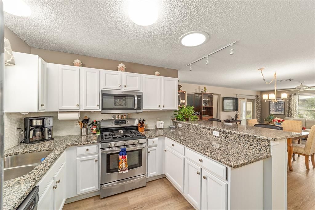 Activo con contrato: $299,999 (3 camas, 2 baños, 1240 Pies cuadrados)