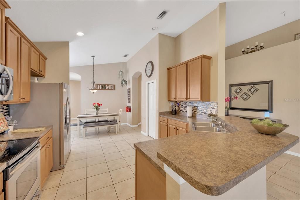 Active With Contract: $350,000 (3 beds, 2 baths, 2224 Square Feet)