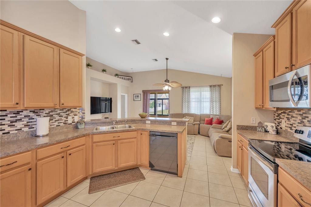 Active With Contract: $350,000 (3 beds, 2 baths, 2224 Square Feet)