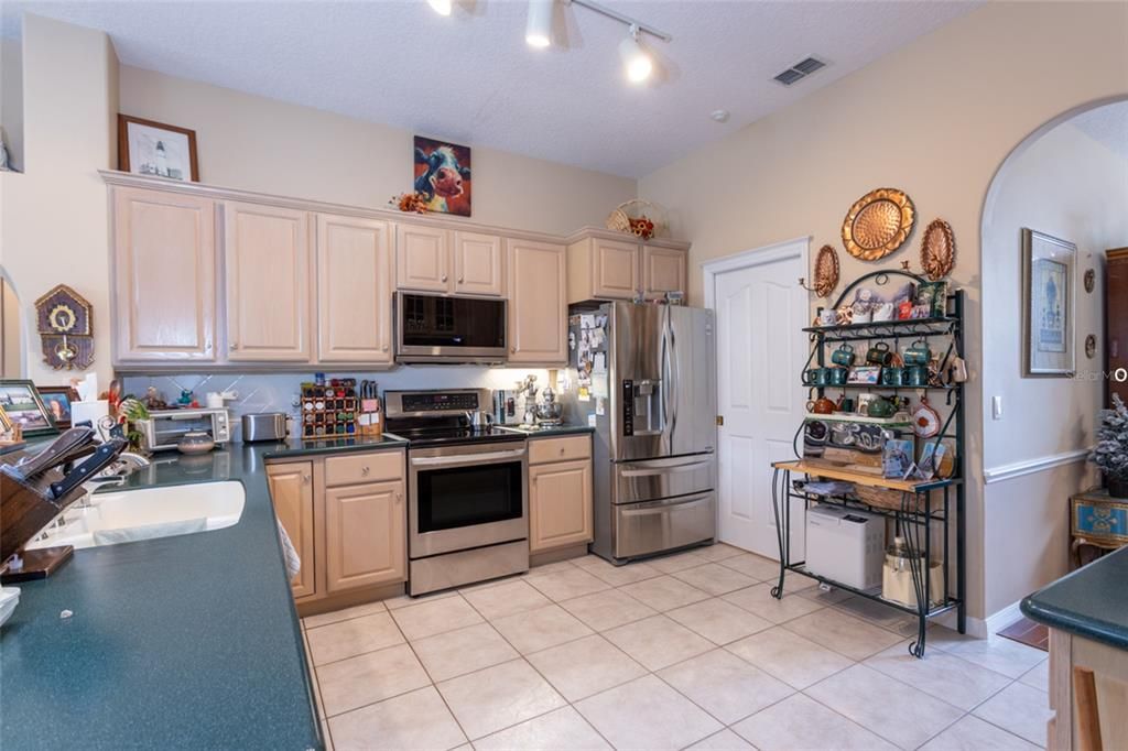 Active With Contract: $359,000 (3 beds, 2 baths, 2062 Square Feet)