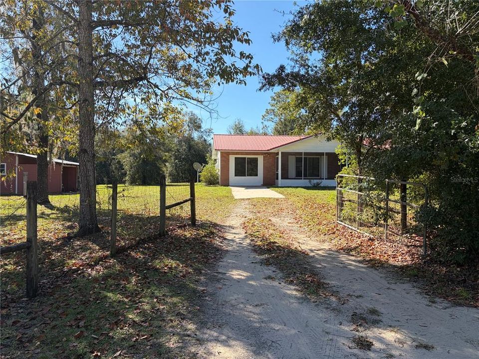 For Sale: $274,000 (3 beds, 2 baths, 1300 Square Feet)