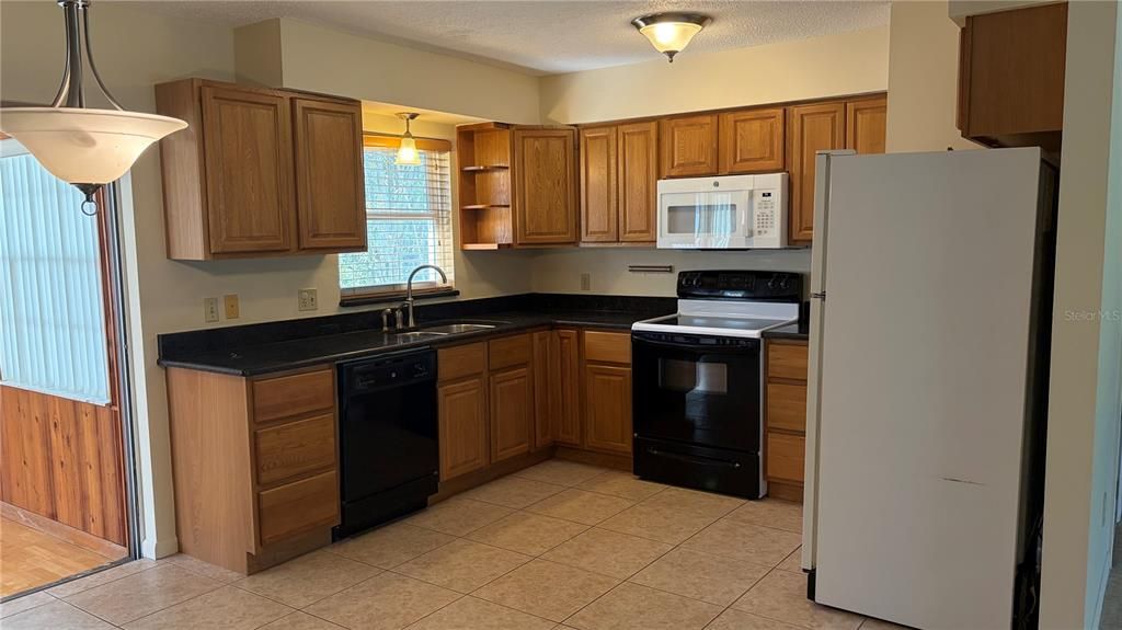 For Sale: $274,000 (3 beds, 2 baths, 1300 Square Feet)