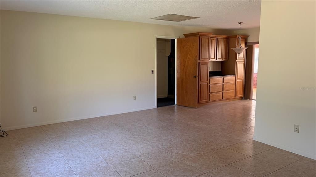 For Sale: $274,000 (3 beds, 2 baths, 1300 Square Feet)