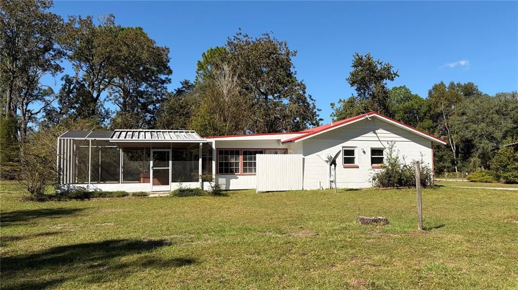 For Sale: $274,000 (3 beds, 2 baths, 1300 Square Feet)