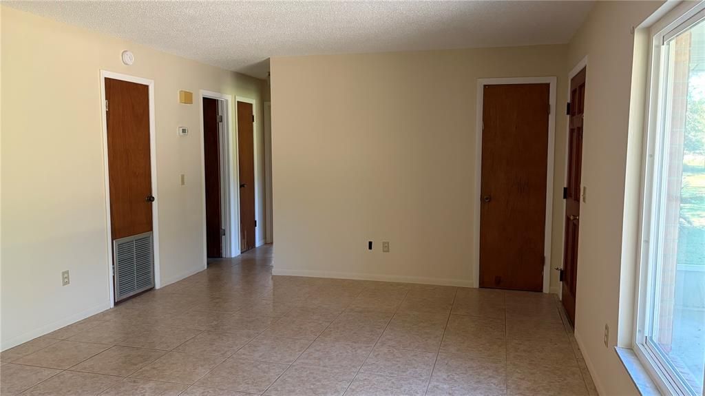 For Sale: $274,000 (3 beds, 2 baths, 1300 Square Feet)