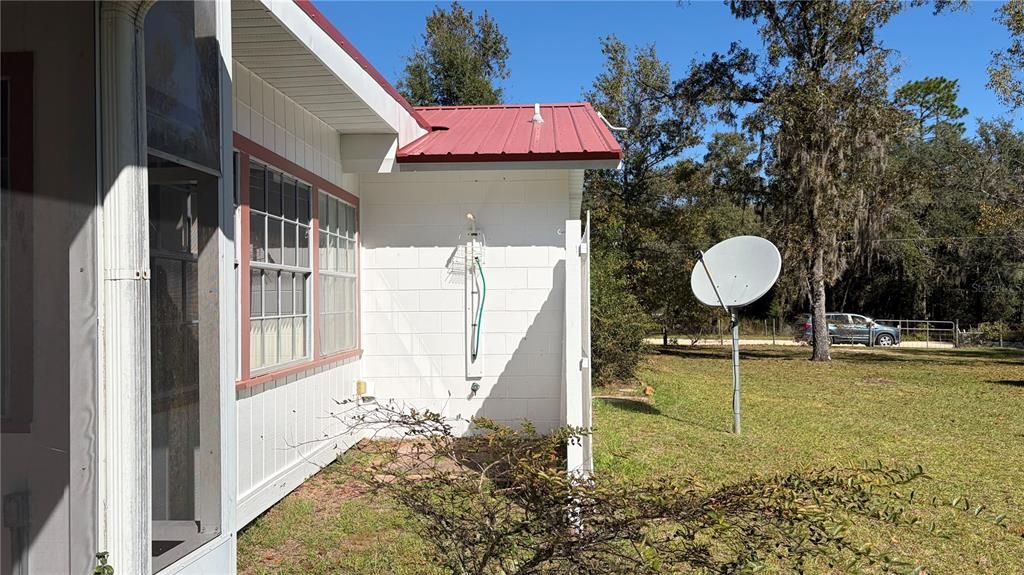 For Sale: $274,000 (3 beds, 2 baths, 1300 Square Feet)