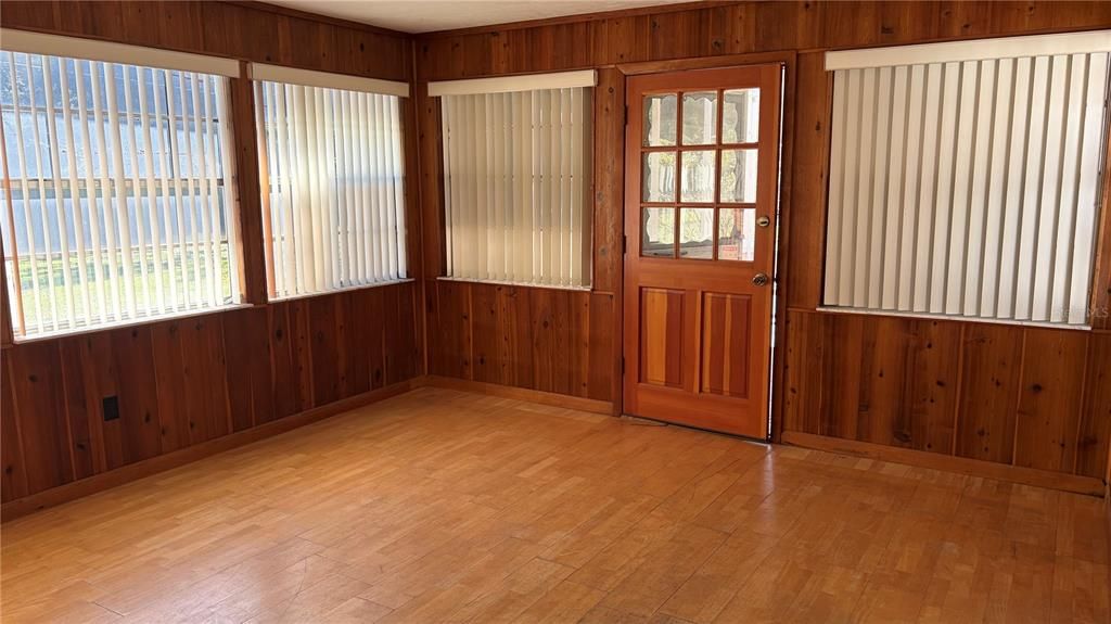 For Sale: $274,000 (3 beds, 2 baths, 1300 Square Feet)