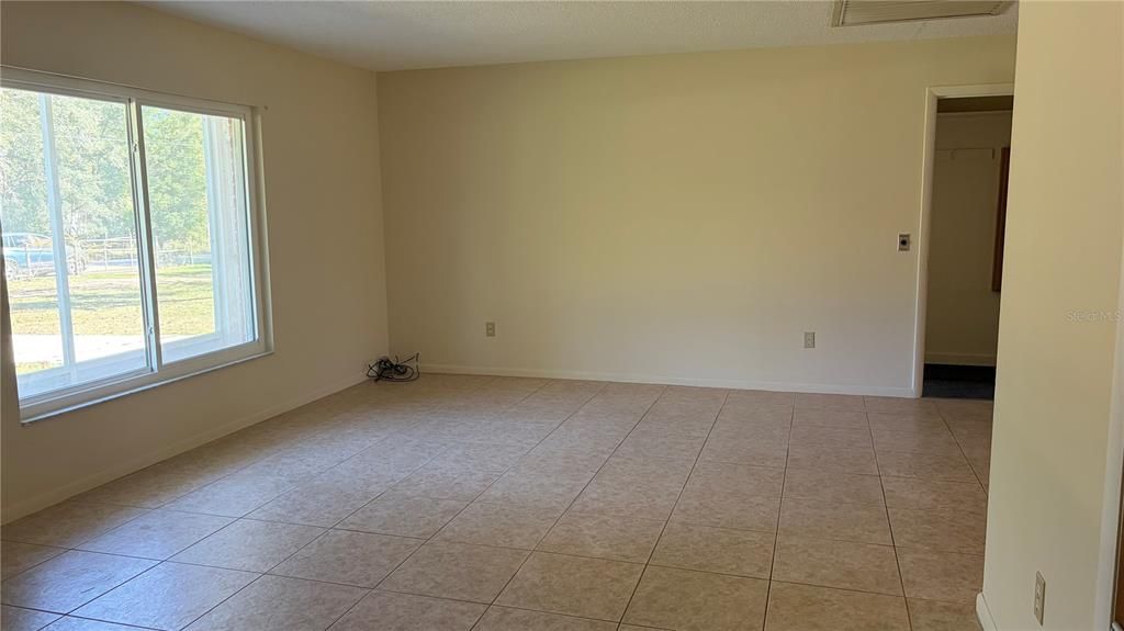 For Sale: $274,000 (3 beds, 2 baths, 1300 Square Feet)