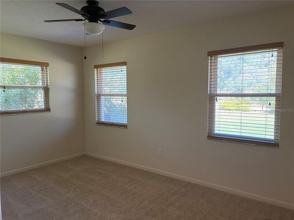 For Sale: $274,000 (3 beds, 2 baths, 1300 Square Feet)