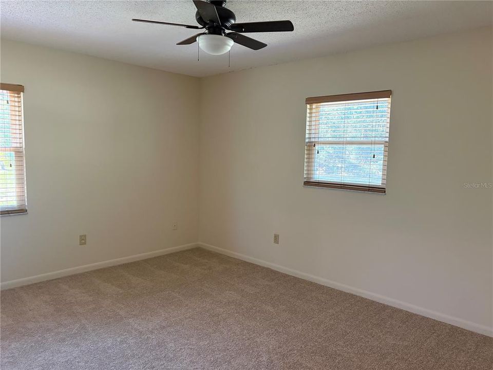 For Sale: $274,000 (3 beds, 2 baths, 1300 Square Feet)