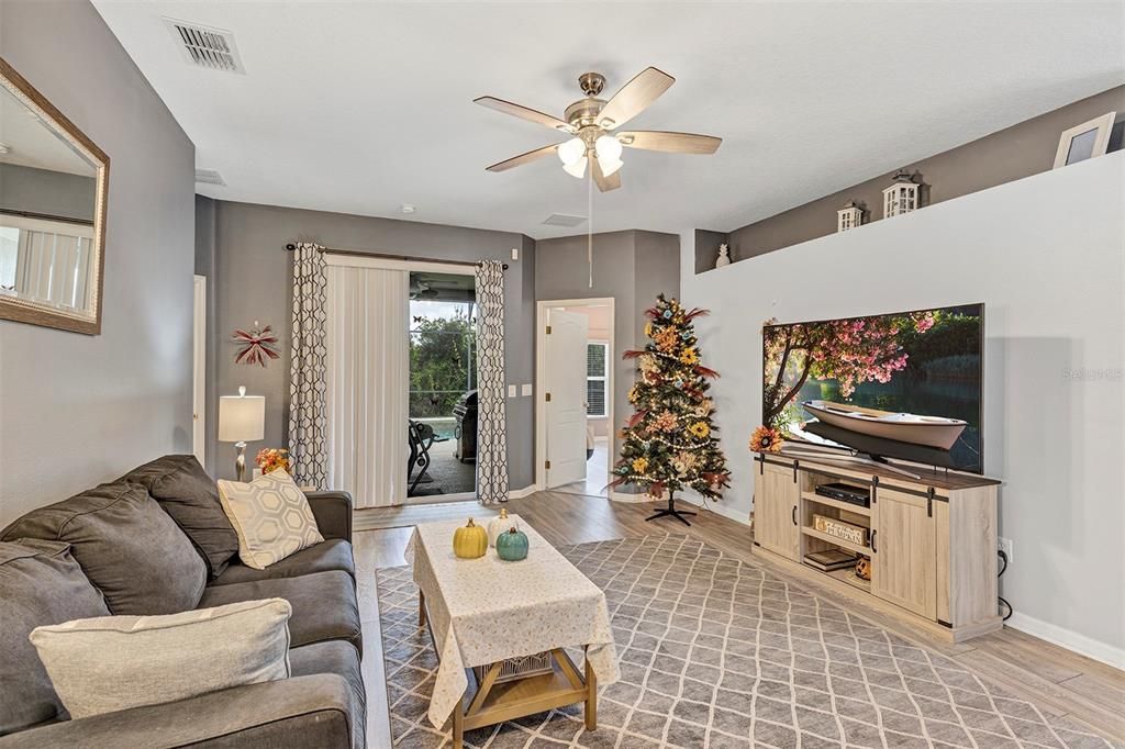 For Sale: $405,000 (4 beds, 3 baths, 1839 Square Feet)