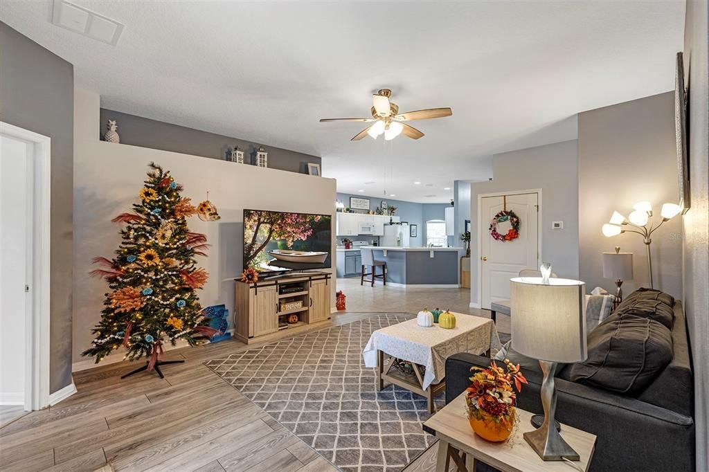 For Sale: $405,000 (4 beds, 3 baths, 1839 Square Feet)