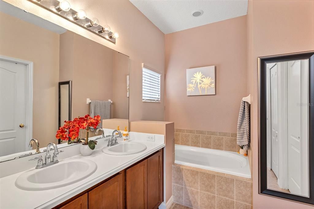 For Sale: $405,000 (4 beds, 3 baths, 1839 Square Feet)