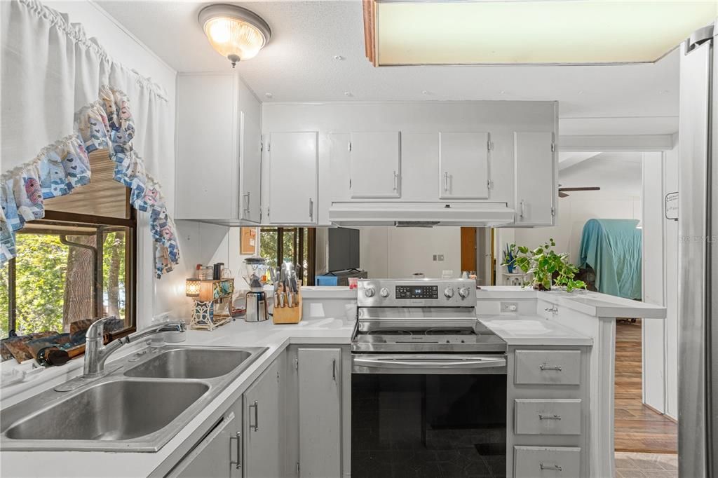 На продажу: $225,000 (3 спален, 2 ванн, 1176 Квадратных фут)