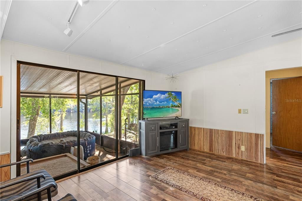 На продажу: $225,000 (3 спален, 2 ванн, 1176 Квадратных фут)