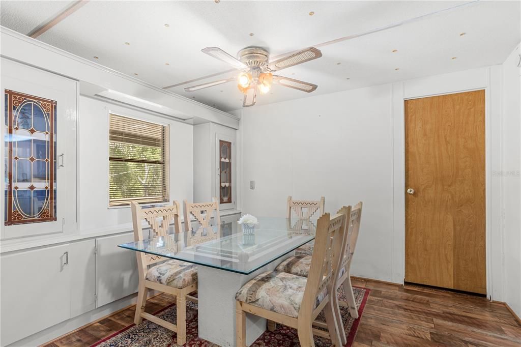 На продажу: $225,000 (3 спален, 2 ванн, 1176 Квадратных фут)