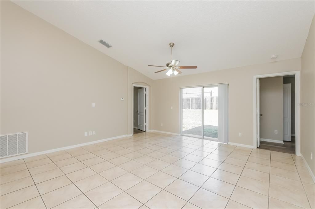 For Sale: $350,000 (4 beds, 2 baths, 1418 Square Feet)