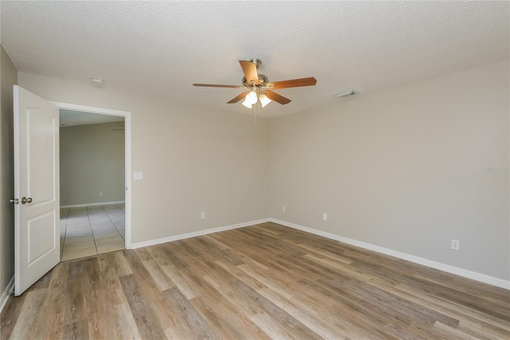 For Sale: $350,000 (4 beds, 2 baths, 1418 Square Feet)