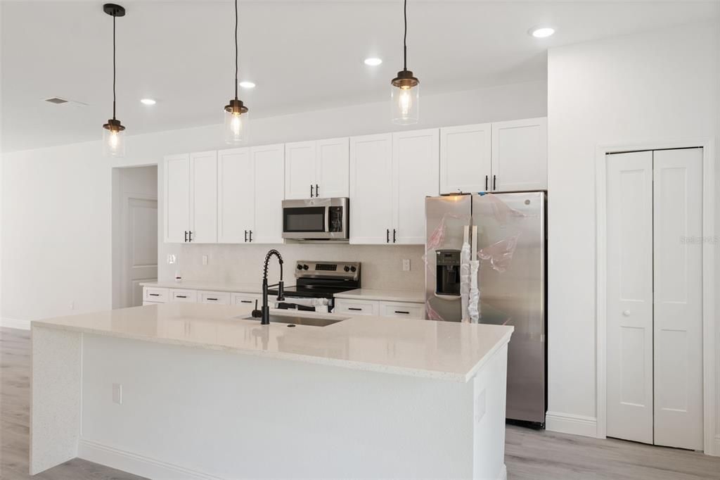 For Sale: $289,700 (4 beds, 2 baths, 1774 Square Feet)