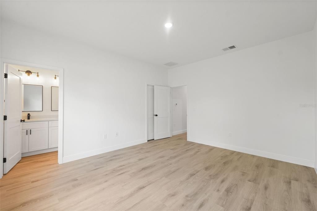 For Sale: $289,700 (4 beds, 2 baths, 1774 Square Feet)