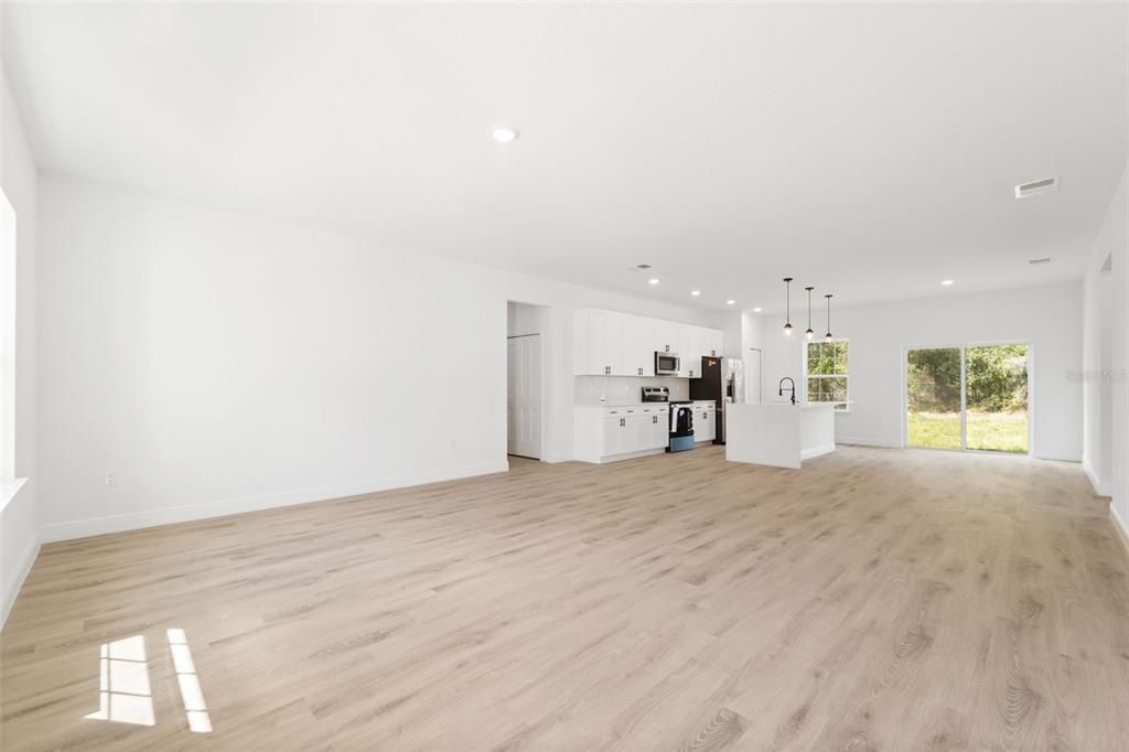 For Sale: $289,700 (4 beds, 2 baths, 1774 Square Feet)