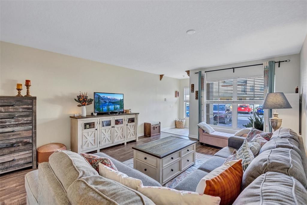 Active With Contract: $258,000 (2 beds, 2 baths, 1538 Square Feet)