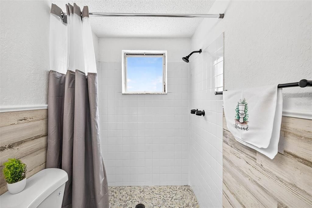 合同活跃: $279,900 (3 贝兹, 2 浴室, 1454 平方英尺)