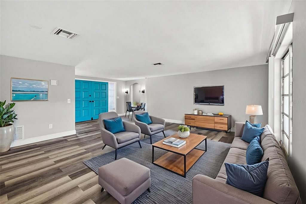 合同活跃: $279,900 (3 贝兹, 2 浴室, 1454 平方英尺)