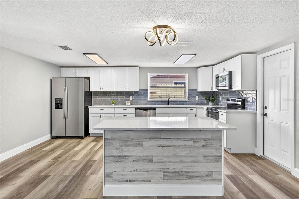 合同活跃: $279,900 (3 贝兹, 2 浴室, 1454 平方英尺)