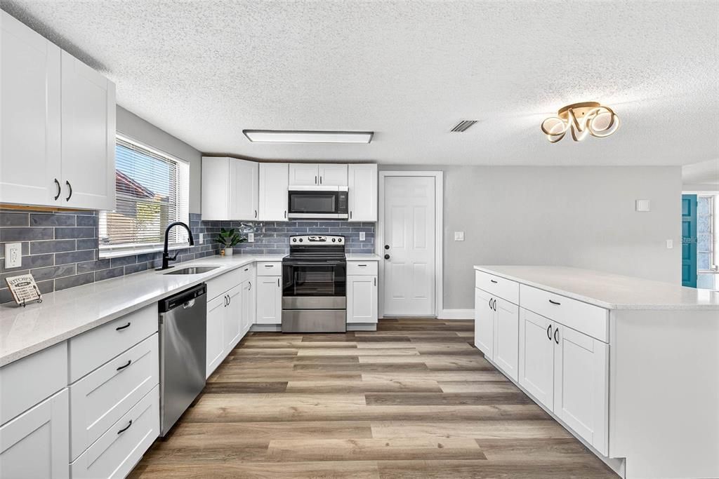 合同活跃: $279,900 (3 贝兹, 2 浴室, 1454 平方英尺)